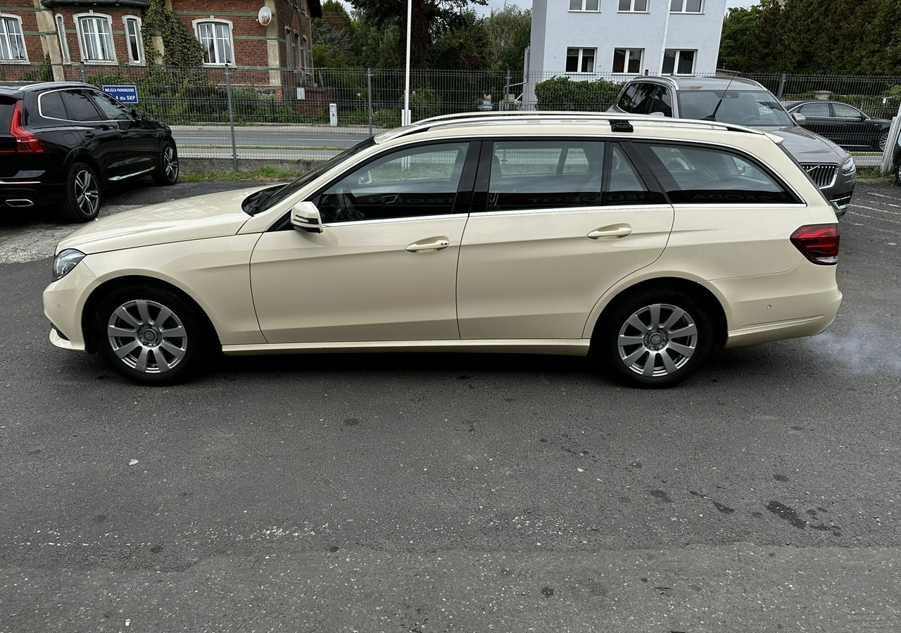 Mercedes-Benz Klasa E W212 E200 CDI Bluetec 7G-tronie 2015 LIFT Skóra FullLed ELEGANCE - 汽车:图4 Mercedes-Benz Klasa E W212 E200 CDI Bluetec 7G-tronie 2015 LIFT Skóra FullLed ELEGANCE - 汽车:图4