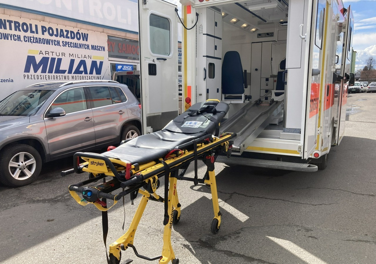 Mercedes-Benz Sprinter Sprinter 519 Karetka 4X4 Ambulans MODEL 2017 - 救护车:图1 Mercedes-Benz Sprinter Sprinter 519 Karetka 4X4 Ambulans MODEL 2017 - 救护车:图1