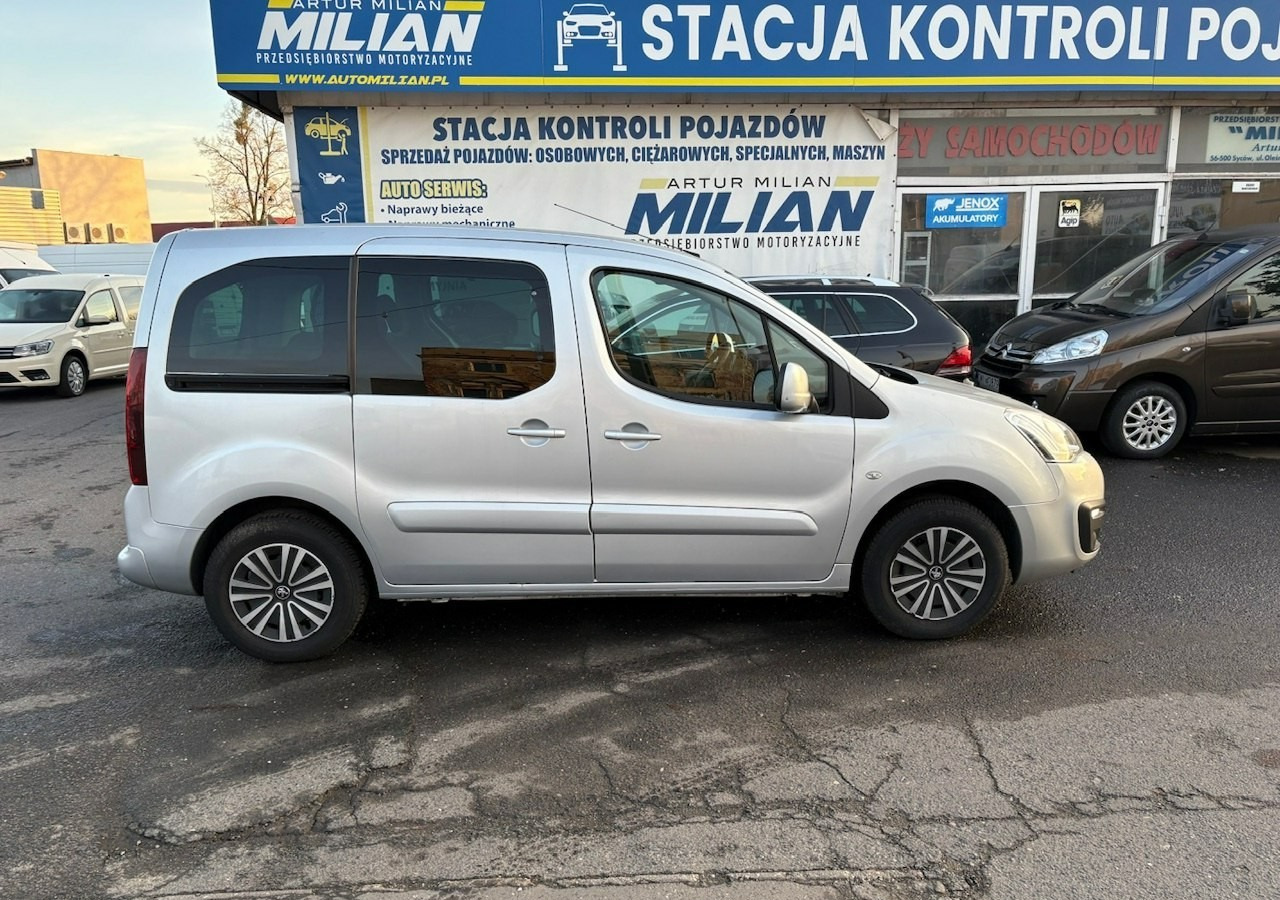 Peugeot Partner II Partner Tepee 1.6 HDI 120KM Family Klimatronik 2xDrzwi 2016 - 旅行车:图3 Peugeot Partner II Partner Tepee 1.6 HDI 120KM Family Klimatronik 2xDrzwi 2016 - 旅行车:图3