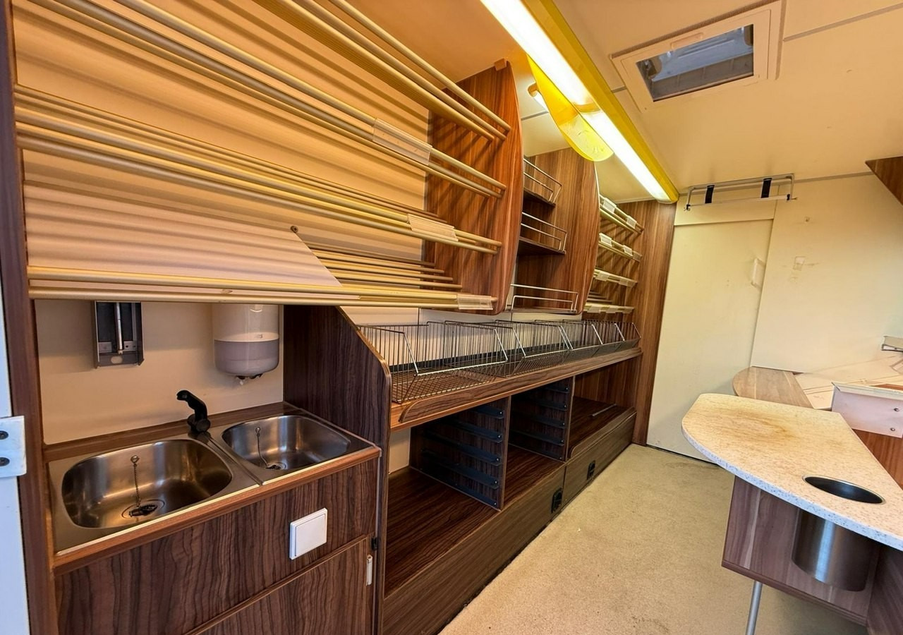 Renault Master Autosklep pieczyw Sklep Gastronomiczny Food Truck Foodtruck BORCO 20 - 自动售货卡车:图5 Renault Master Autosklep pieczyw Sklep Gastronomiczny Food Truck Foodtruck BORCO 20 - 自动售货卡车:图5