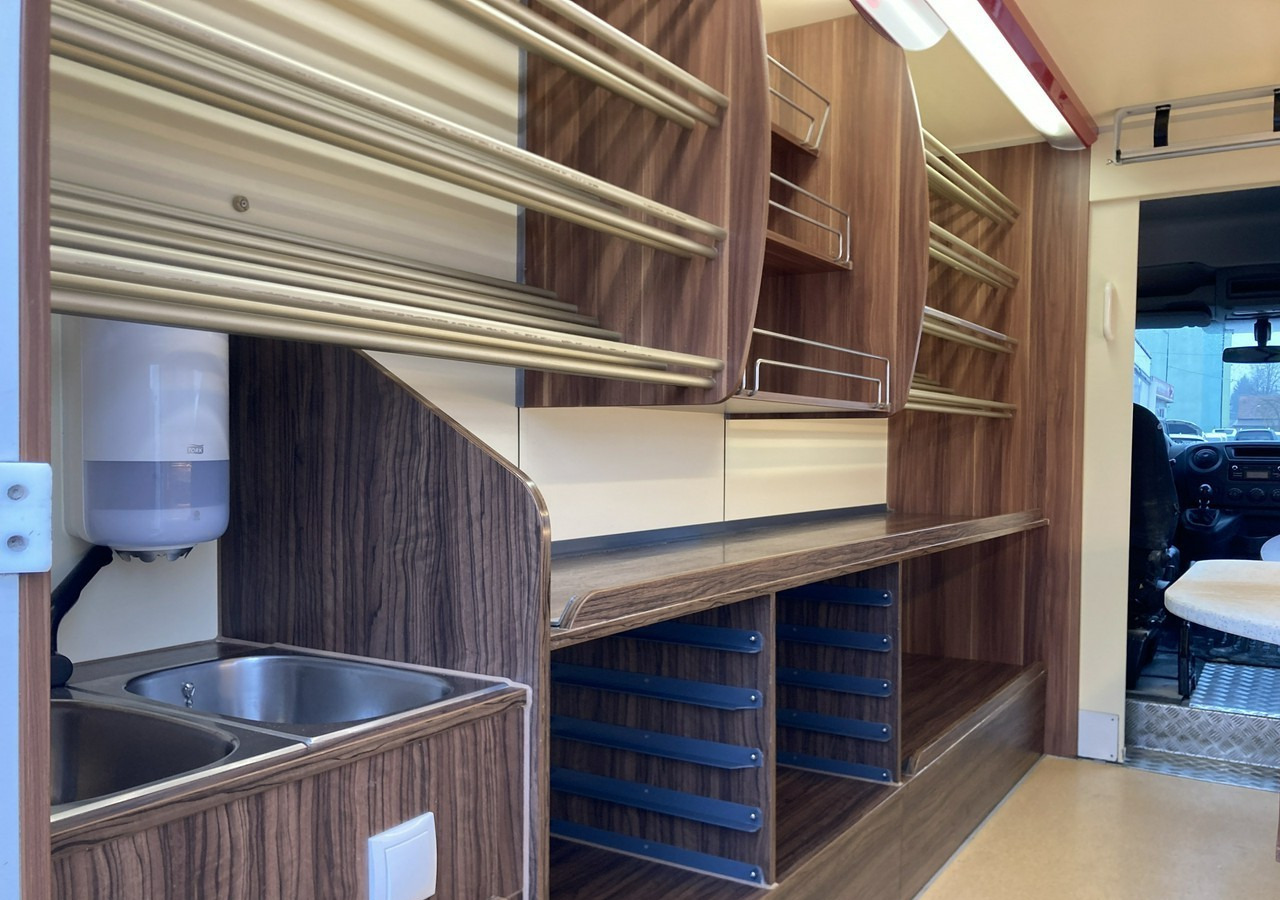 Renault Master Autosklep sklep Bar Gastronomiczny Food Truck Foodtruck Borco 2017 - 自动售货卡车:图4 Renault Master Autosklep sklep Bar Gastronomiczny Food Truck Foodtruck Borco 2017 - 自动售货卡车:图4