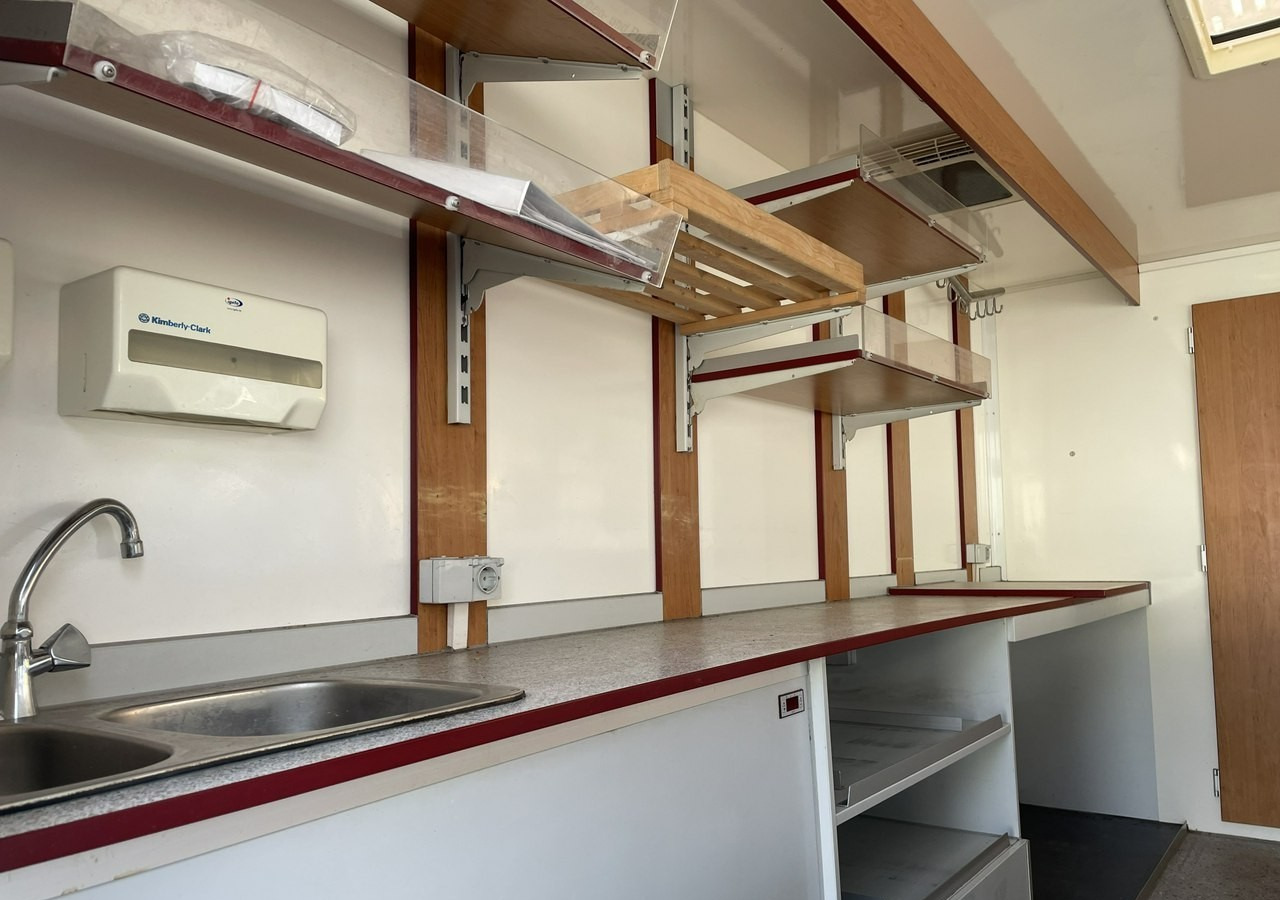 Renault Master Master Autosklep Gastronomiczny Food Truck Foodtruck Sklep bar 2009 - 自动售货卡车:图4 Renault Master Master Autosklep Gastronomiczny Food Truck Foodtruck Sklep bar 2009 - 自动售货卡车:图4