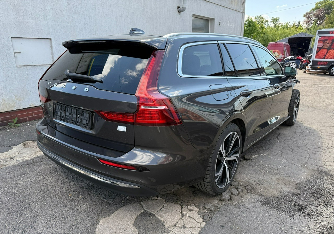 Volvo V60 II Volvo V60 2.0 T8 Plug-in Hybrid 455KM AWD Bogata Wersja Model 2024 - 汽车:图4 Volvo V60 II Volvo V60 2.0 T8 Plug-in Hybrid 455KM AWD Bogata Wersja Model 2024 - 汽车:图4