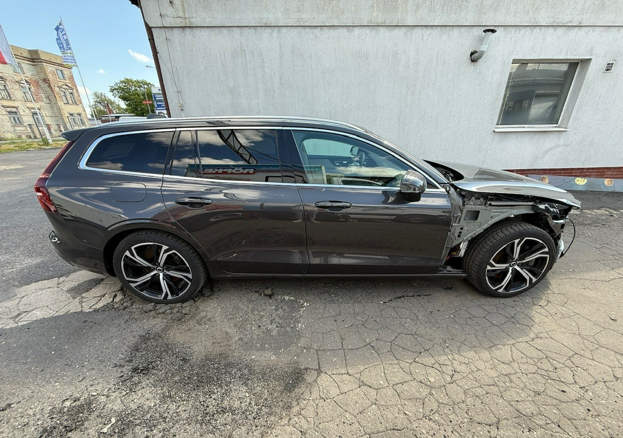 Volvo V60 II Volvo V60 2.0 T8 Plug-in Hybrid 455KM AWD Bogata Wersja Model 2024 - 汽车:图5 Volvo V60 II Volvo V60 2.0 T8 Plug-in Hybrid 455KM AWD Bogata Wersja Model 2024 - 汽车:图5