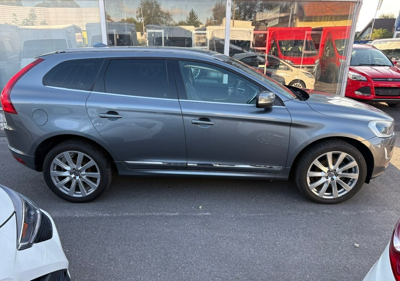 Volvo XC60 I Volvo XC 60 2,4 D4 AWD 190KM Summum Navi Panorama Skóry Kamera 2017 - 越野车:图2 Volvo XC60 I Volvo XC 60 2,4 D4 AWD 190KM Summum Navi Panorama Skóry Kamera 2017 - 越野车:图2
