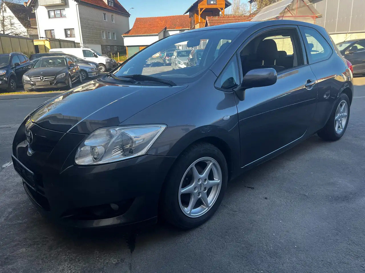 Toyota Auris Sol - 汽车:图1 Toyota Auris Sol - 汽车:图1