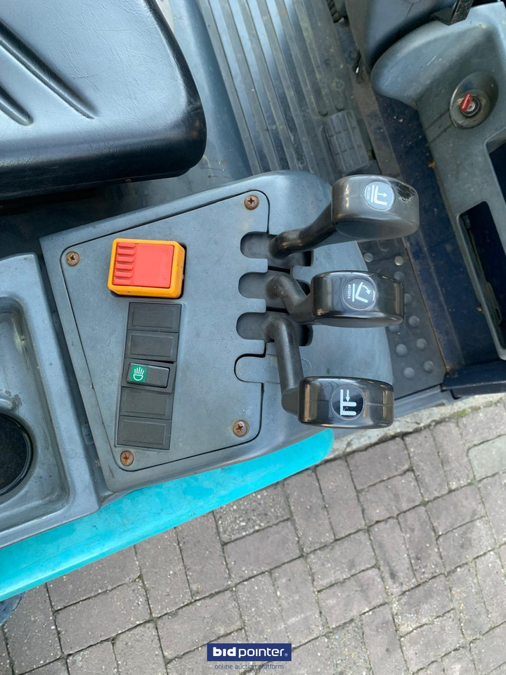 Heftruck elektrisch - 3 wiel - 1600kg! Freelift! Komatsu FB16 - 5.5 mtr. Sideshift! - 电动叉车:图4 Heftruck elektrisch - 3 wiel - 1600kg! Freelift! Komatsu FB16 - 5.5 mtr. Sideshift! - 电动叉车:图4