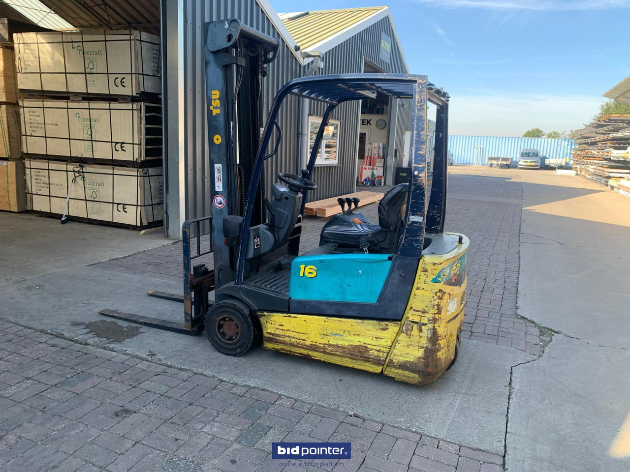 Heftruck elektrisch - 3 wiel - 1600kg! Freelift! Komatsu FB16 - 5.5 mtr. Sideshift! - 电动叉车:图1 Heftruck elektrisch - 3 wiel - 1600kg! Freelift! Komatsu FB16 - 5.5 mtr. Sideshift! - 电动叉车:图1