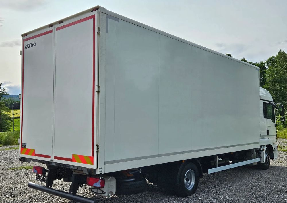 MAN TGL 12.250 / KONTENER / IZOTERMA / WINDA / 2019R / EURO 6 / PEŁEN SERWIS / 6 TON ŁADOWNOŚĆ / SPROWADZONY / ZADBANY / JAK NOWY / KSIĄŻKA SERWISOWA / E6 / 17 PALET - 厢式卡车:图4 MAN TGL 12.250 / KONTENER / IZOTERMA / WINDA / 2019R / EURO 6 / PEŁEN SERWIS / 6 TON ŁADOWNOŚĆ / SPROWADZONY / ZADBANY / JAK NOWY / KSIĄŻKA SERWISOWA / E6 / 17 PALET - 厢式卡车:图4