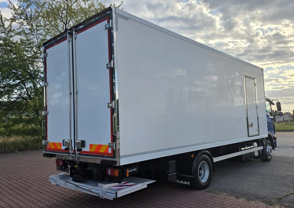 MAN TGM 15.250 / CHŁODNIA / WINDA / 2018 ROK / 230 TYŚ KM / BOCZNE DRZWI / AUTOMAT / SPROWADZONY / E6 / 18 EUROPALET/ - 冷藏车:图4 MAN TGM 15.250 / CHŁODNIA / WINDA / 2018 ROK / 230 TYŚ KM / BOCZNE DRZWI / AUTOMAT / SPROWADZONY / E6 / 18 EUROPALET/ - 冷藏车:图4