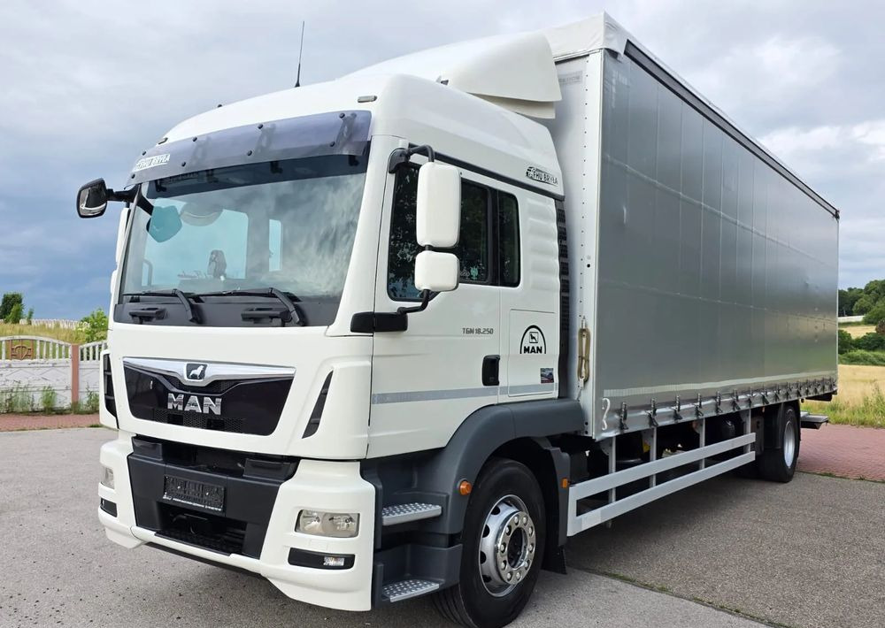 MAN TGM 18.290 / 18.250 /E6 / 22 PALETY / AUTOMAT / ZSUWANY DACH ORAZ BOKI / 9700 ŁADOWNOŚĆ / SERWISOWANY / NISKI PRZEBIEG / WINDA / FIRANKA / SPROWADZONY / 2019 / 335 TYŚ PRZEBIEG / PIERWSZY WŁAŚCIC - 侧帘卡车:图1 MAN TGM 18.290 / 18.250 /E6 / 22 PALETY / AUTOMAT / ZSUWANY DACH ORAZ BOKI / 9700 ŁADOWNOŚĆ / SERWISOWANY / NISKI PRZEBIEG / WINDA / FIRANKA / SPROWADZONY / 2019 / 335 TYŚ PRZEBIEG / PIERWSZY WŁAŚCIC - 侧帘卡车:图1
