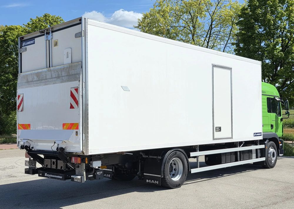 MAN TGM 18.340 / 18.290 / 15.290 / IZOTERMA / WINDA / 19PALET /E6 / SPROWADZONY / AUTOMAT / SYPIALKA / PIERWSZY WŁAŚCICIEL / BOCZNE DRZWI / STAN BARDZO DOBRY - 冷藏车:图4 MAN TGM 18.340 / 18.290 / 15.290 / IZOTERMA / WINDA / 19PALET /E6 / SPROWADZONY / AUTOMAT / SYPIALKA / PIERWSZY WŁAŚCICIEL / BOCZNE DRZWI / STAN BARDZO DOBRY - 冷藏车:图4