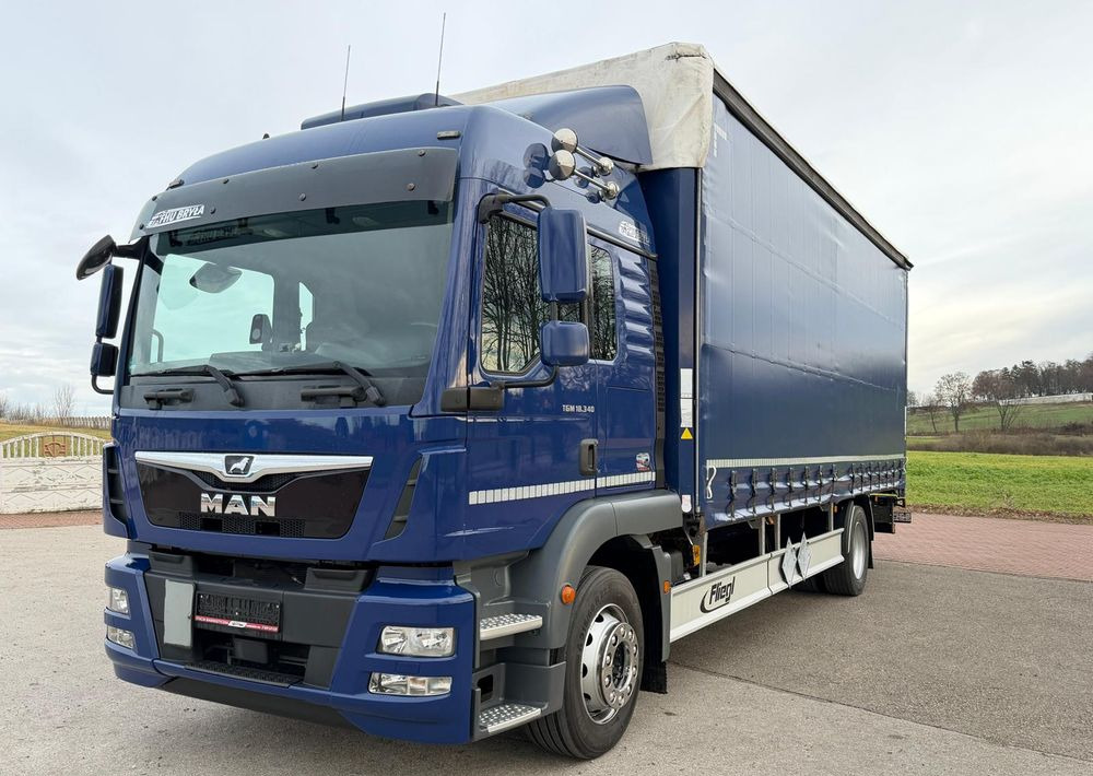 MAN TGM 18.340 / FIRANKA / LIFT / SPROWADZONY / KLIMA POSTOJOWA / 2017 / 9700 ŁADOWNOŚĆ / AUTOMAT / 18 PALET / E6 / WINDA / - 侧帘卡车:图2 MAN TGM 18.340 / FIRANKA / LIFT / SPROWADZONY / KLIMA POSTOJOWA / 2017 / 9700 ŁADOWNOŚĆ / AUTOMAT / 18 PALET / E6 / WINDA / - 侧帘卡车:图2