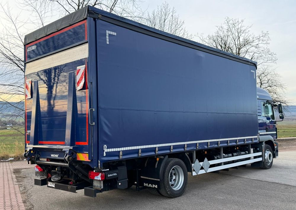 MAN TGM 18.340 / FIRANKA / SPROWADZONY / 9100 ŁADOWNOŚĆ / 18 PALET / E6 / WINDA / - 侧帘卡车:图4 MAN TGM 18.340 / FIRANKA / SPROWADZONY / 9100 ŁADOWNOŚĆ / 18 PALET / E6 / WINDA / - 侧帘卡车:图4