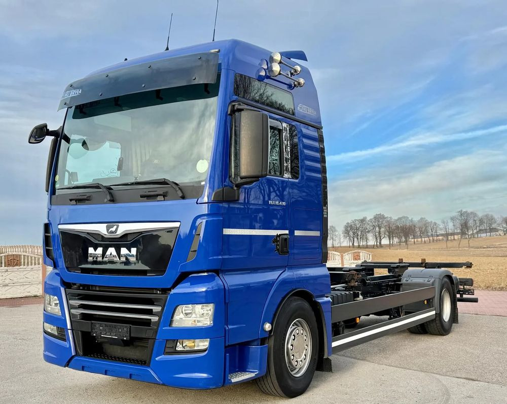 MAN TGX 18.430/SPROWADZONY/DO ŻYWCA/DO BYDŁA/2020/KLIMA POSTOJOWA/SERWISOWANY/JAK NOWY/NISKI PRZEBIEG/RAMA/BDF/E6 - 驾驶室底盘卡车:图2 MAN TGX 18.430/SPROWADZONY/DO ŻYWCA/DO BYDŁA/2020/KLIMA POSTOJOWA/SERWISOWANY/JAK NOWY/NISKI PRZEBIEG/RAMA/BDF/E6 - 驾驶室底盘卡车:图2
