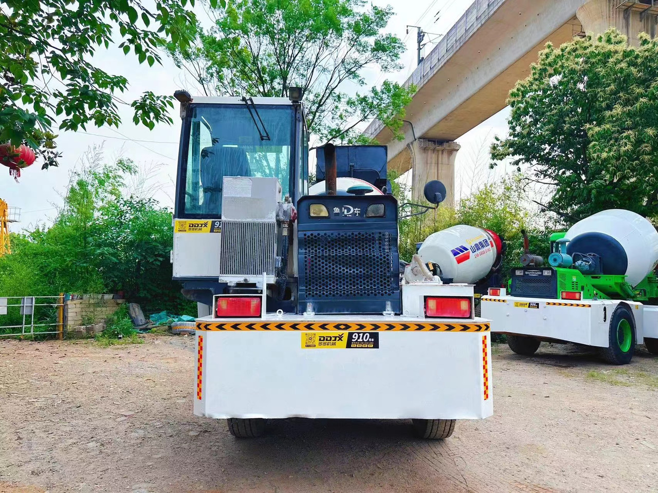 DEYI 2 cubic concrete mixer - 混凝土搅拌车:图5 DEYI 2 cubic concrete mixer - 混凝土搅拌车:图5