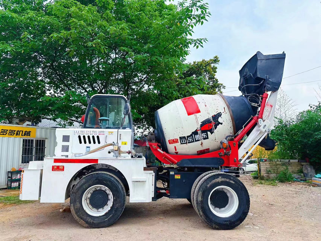 DEYI 2 cubic concrete mixer - 混凝土搅拌车:图3 DEYI 2 cubic concrete mixer - 混凝土搅拌车:图3