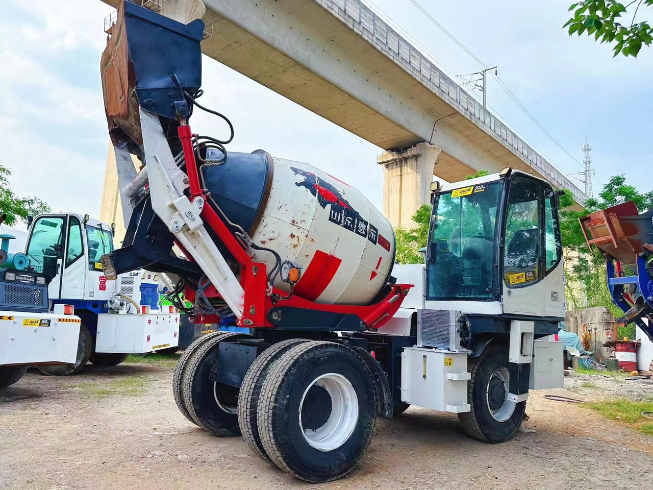 DEYI 2 cubic concrete mixer - 混凝土搅拌车:图4 DEYI 2 cubic concrete mixer - 混凝土搅拌车:图4