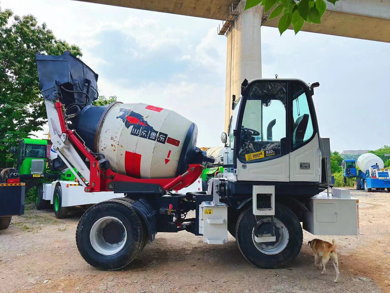 DEYI 2 cubic concrete mixer - 混凝土搅拌车:图1 DEYI 2 cubic concrete mixer - 混凝土搅拌车:图1