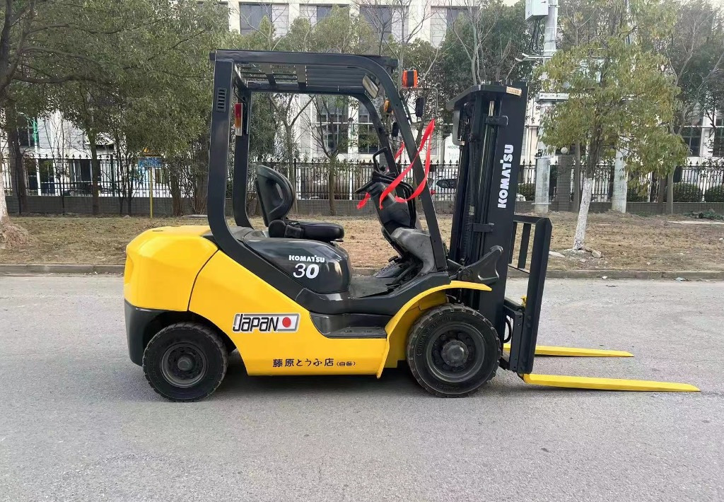 Komatsu 30 30 - 柴油叉车:图1 Komatsu 30 30 - 柴油叉车:图1
