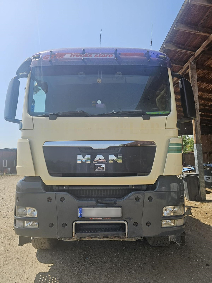 MAN 33.480 6x6 - 木材运输车:图1 MAN 33.480 6x6 - 木材运输车:图1