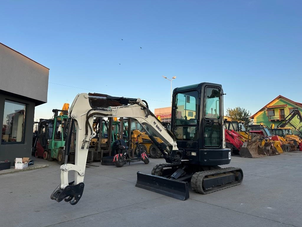 Bobcat E25EM - 小型挖掘机:图1 Bobcat E25EM - 小型挖掘机:图1