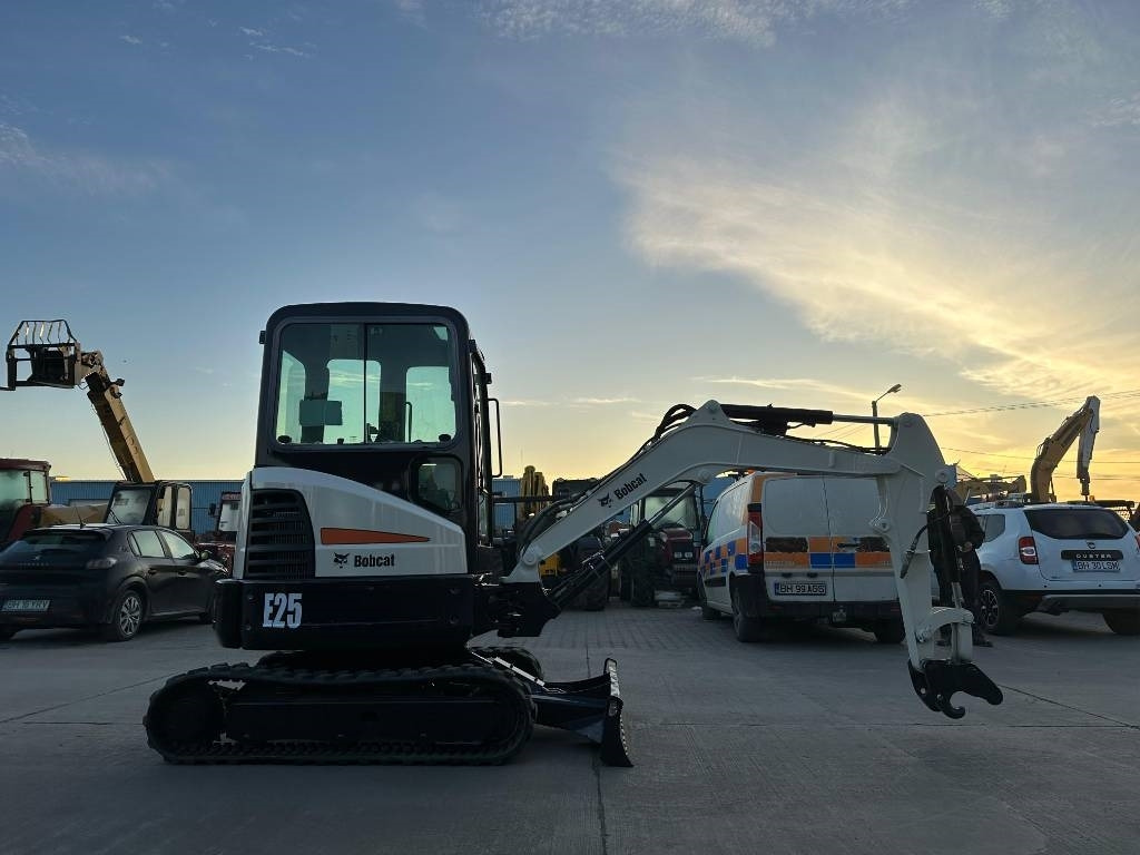 Bobcat E25EM - 小型挖掘机:图5 Bobcat E25EM - 小型挖掘机:图5