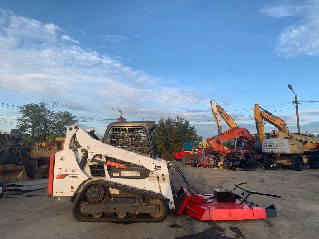 Bobcat T 590 - 滑移装载机:图5 Bobcat T 590 - 滑移装载机:图5