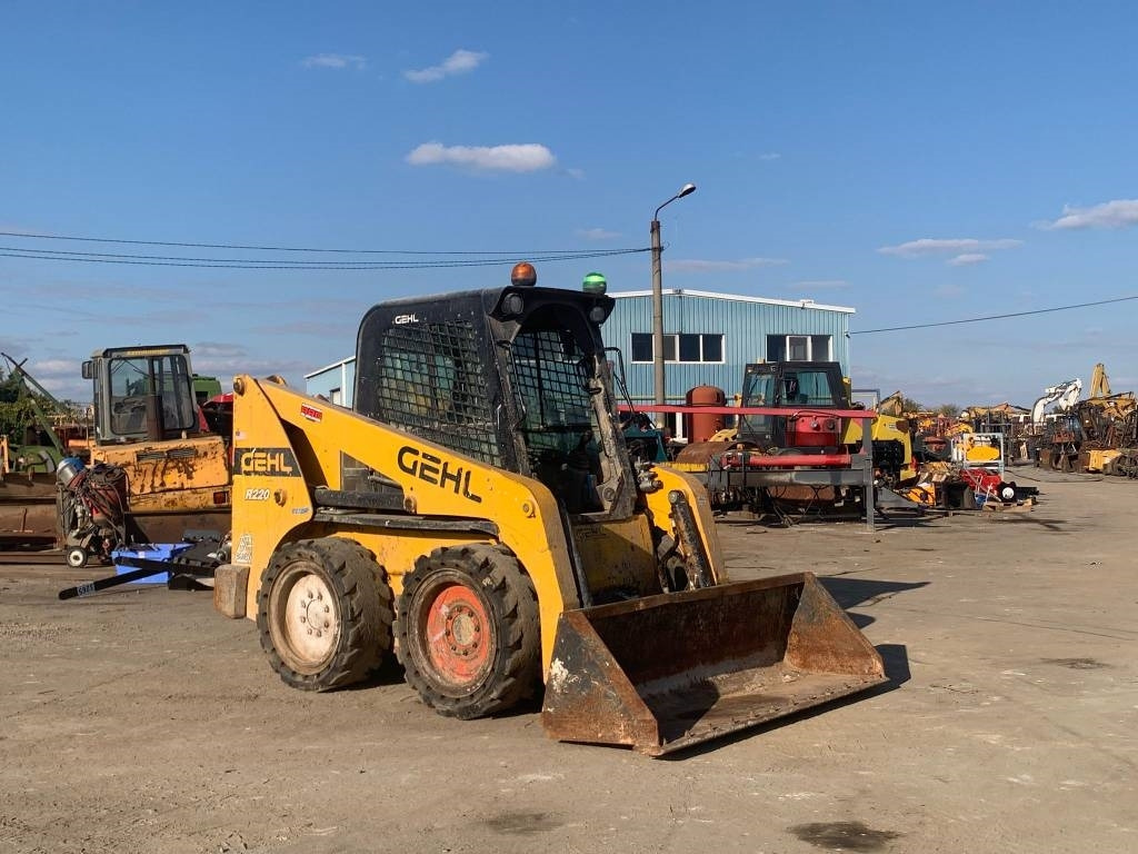 Gehl R 220 - 滑移装载机:图4 Gehl R 220 - 滑移装载机:图4