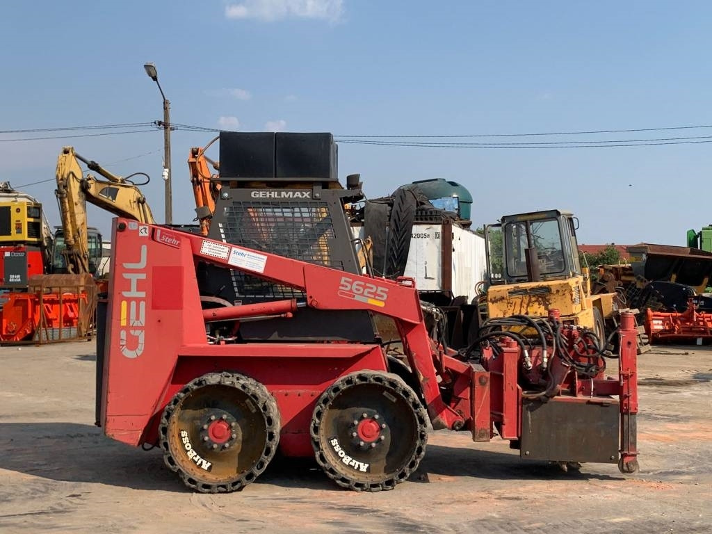 Gehl SL5625 - 滑移装载机:图5 Gehl SL5625 - 滑移装载机:图5