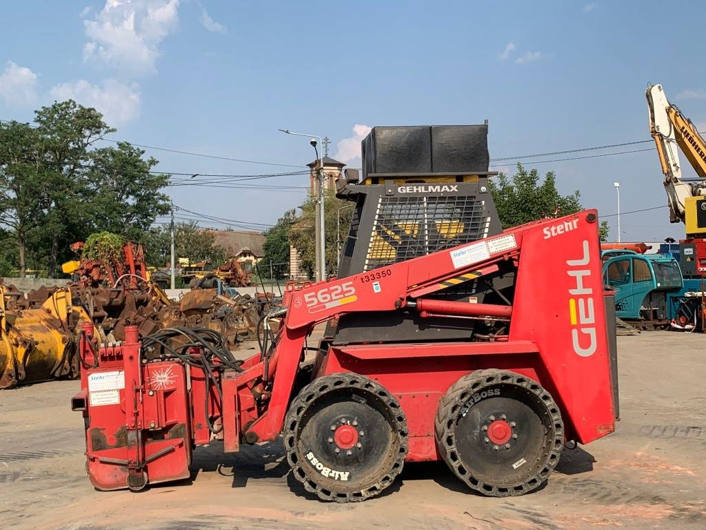 Gehl SL5625 - 滑移装载机:图2 Gehl SL5625 - 滑移装载机:图2