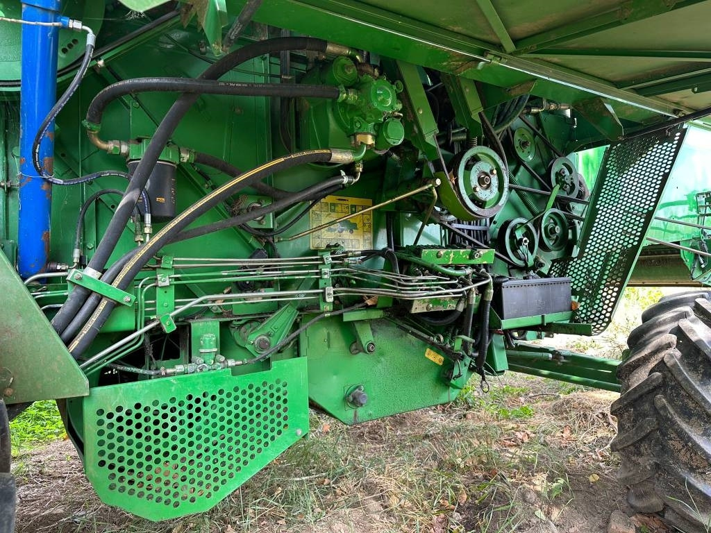 John Deere 1550 CWS - 联合收割机:图4 John Deere 1550 CWS - 联合收割机:图4
