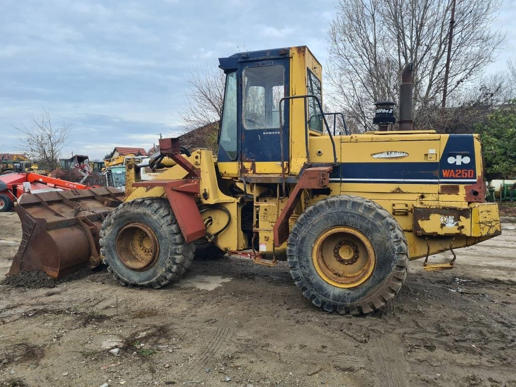 Komatsu WA 250 - 轮式装载机:图3 Komatsu WA 250 - 轮式装载机:图3