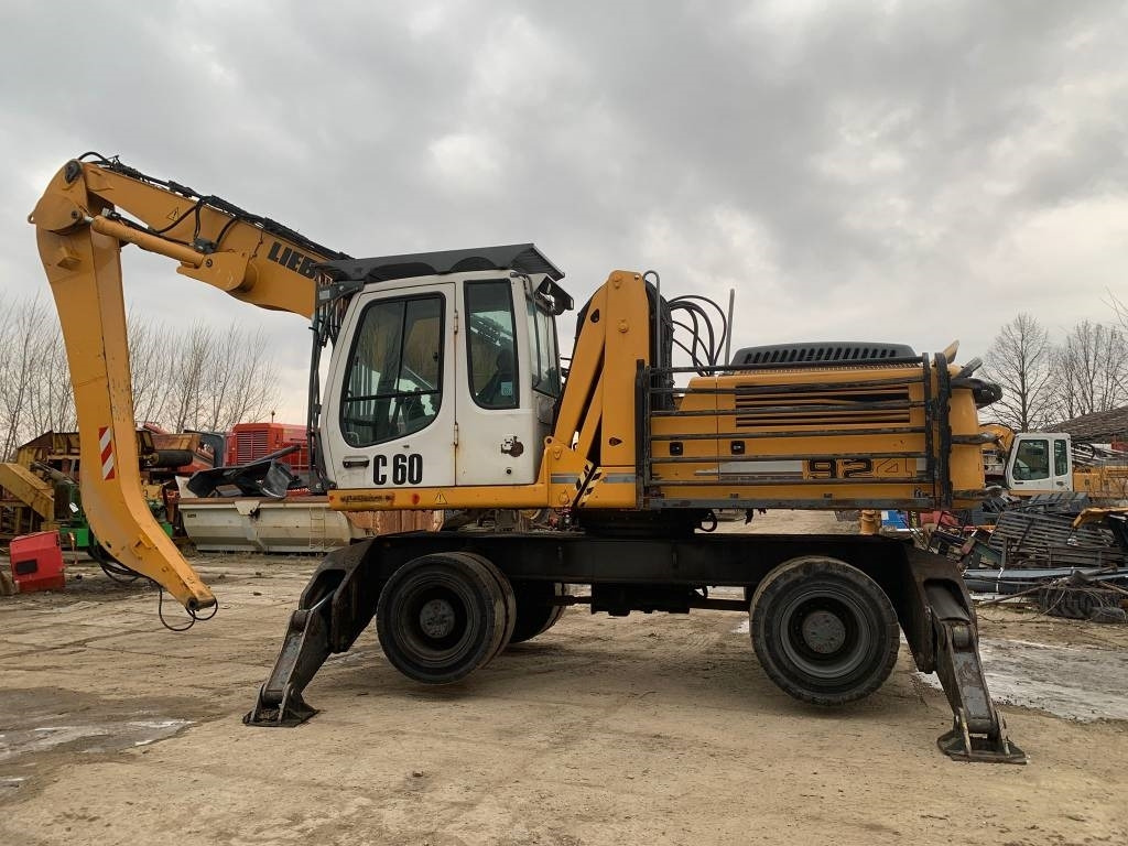 Liebherr A 924 C Litronic - 垃圾/ 工业叉装车:图2 Liebherr A 924 C Litronic - 垃圾/ 工业叉装车:图2