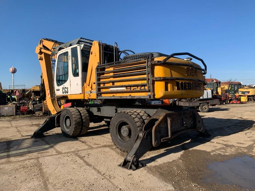 Liebherr A 924 C Litronic - 垃圾/ 工业叉装车:图3 Liebherr A 924 C Litronic - 垃圾/ 工业叉装车:图3