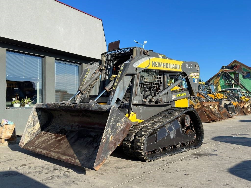 New Holland C 185 - 紧凑型轨道装载机:图1 New Holland C 185 - 紧凑型轨道装载机:图1