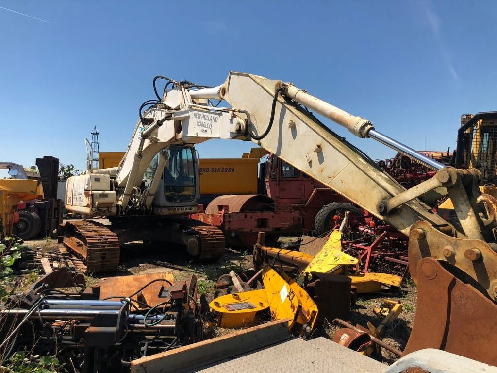 New Holland E 215 B FOR PARTS - 履带式挖掘机:图4 New Holland E 215 B FOR PARTS - 履带式挖掘机:图4