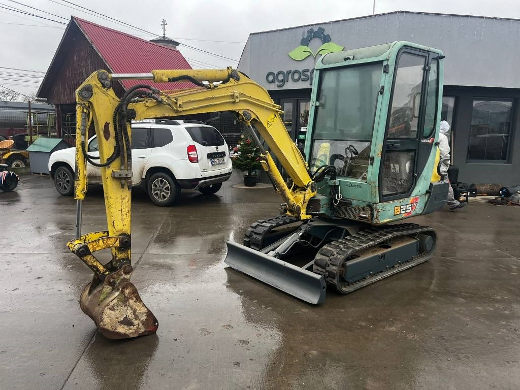 Yanmar B 25 V - 小型挖掘机:图1 Yanmar B 25 V - 小型挖掘机:图1