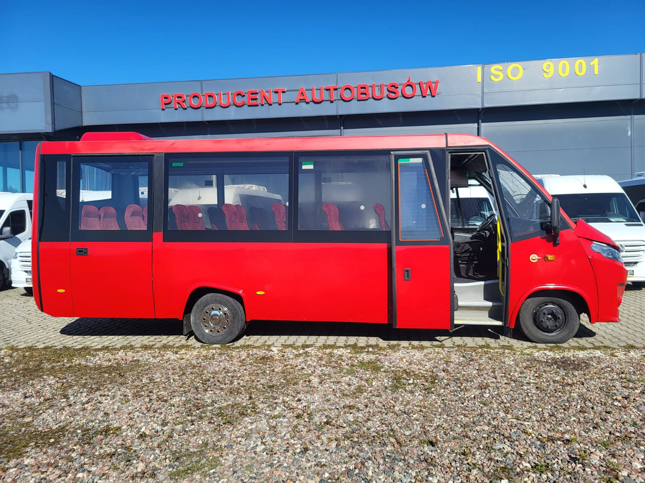 IVECO Daily Kapena- 35 Miejsc - 小型巴士, 小型客车:图4 IVECO Daily Kapena- 35 Miejsc - 小型巴士, 小型客车:图4