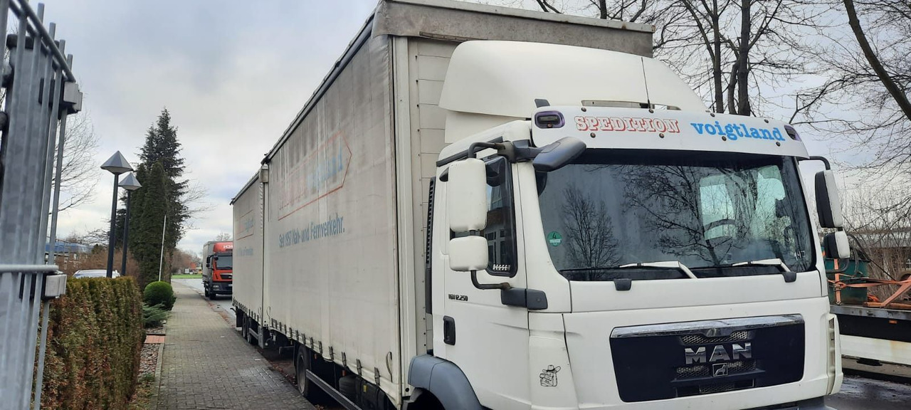 MAN 12.250 TGM Jumbo Mit Anhänger - 侧帘卡车, 侧帘拖车:图2 MAN 12.250 TGM Jumbo Mit Anhänger - 侧帘卡车, 侧帘拖车:图2