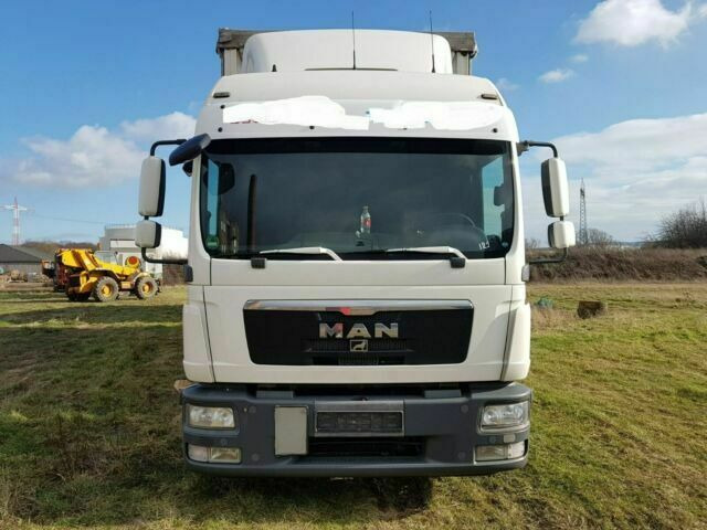 MAN TGL8.240 G.Haus/2xBett Klima AHK - 侧帘货车:图1 MAN TGL8.240 G.Haus/2xBett Klima AHK - 侧帘货车:图1