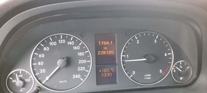 Mercedes-Benz A-Klasse 180 A 180 CDI AVANTGARDE - 汽车:图3 Mercedes-Benz A-Klasse 180 A 180 CDI AVANTGARDE - 汽车:图3