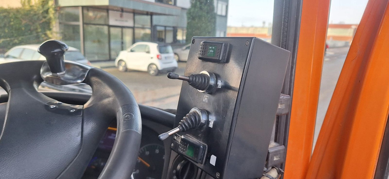 Mercedes-Benz Atego 1524 2 6-Zyl. 4x2 - 道路清扫机:图5 Mercedes-Benz Atego 1524 2 6-Zyl. 4x2 - 道路清扫机:图5