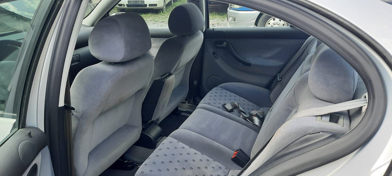 SEAT Toledo Signo 1,8 20V Autom - 汽车:图5 SEAT Toledo Signo 1,8 20V Autom - 汽车:图5