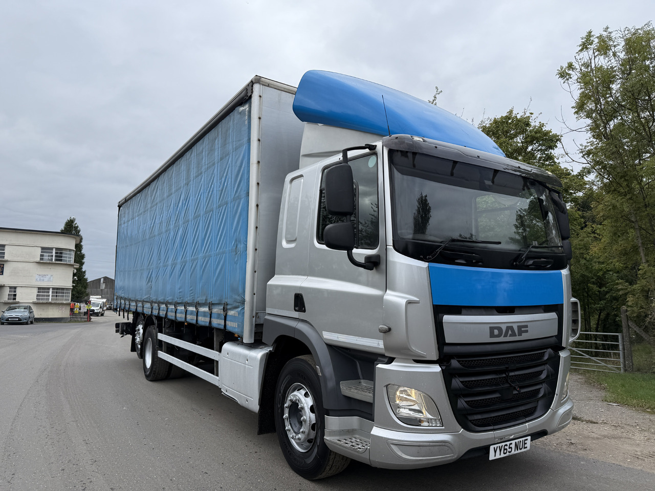2015 DAF CF 330 Curtainside Truck - 侧帘卡车:图1 2015 DAF CF 330 Curtainside Truck - 侧帘卡车:图1