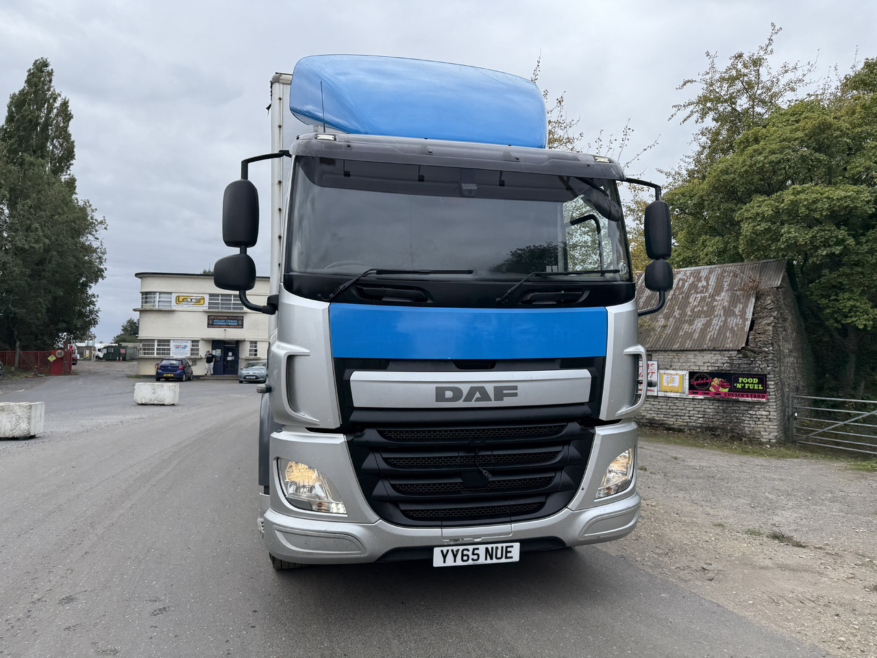 2015 DAF CF 330 Curtainside Truck - 侧帘卡车:图3 2015 DAF CF 330 Curtainside Truck - 侧帘卡车:图3