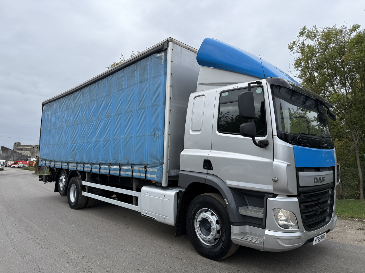 2015 DAF CF 330 Curtainside Truck - 侧帘卡车:图4 2015 DAF CF 330 Curtainside Truck - 侧帘卡车:图4