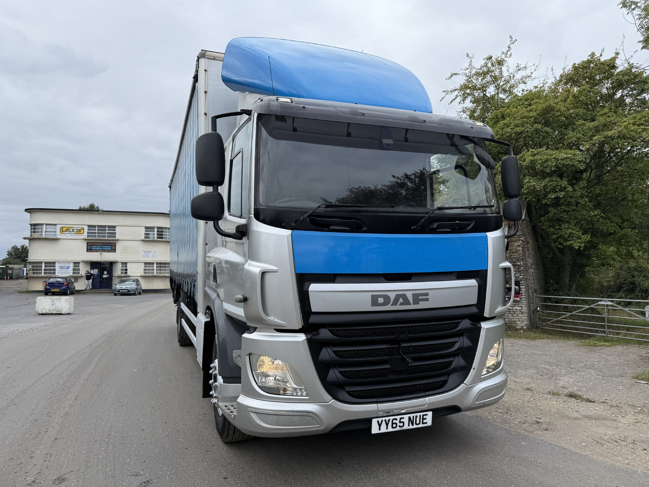 2015 DAF CF 330 Curtainside Truck - 侧帘卡车:图2 2015 DAF CF 330 Curtainside Truck - 侧帘卡车:图2