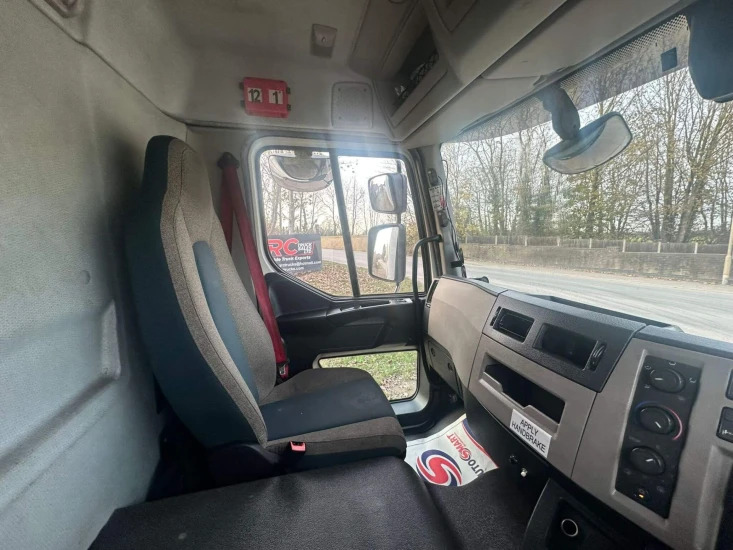 Interior photo 1: 厢式卡车 2016 Volvo FL210 Rigid Truck FVX FL