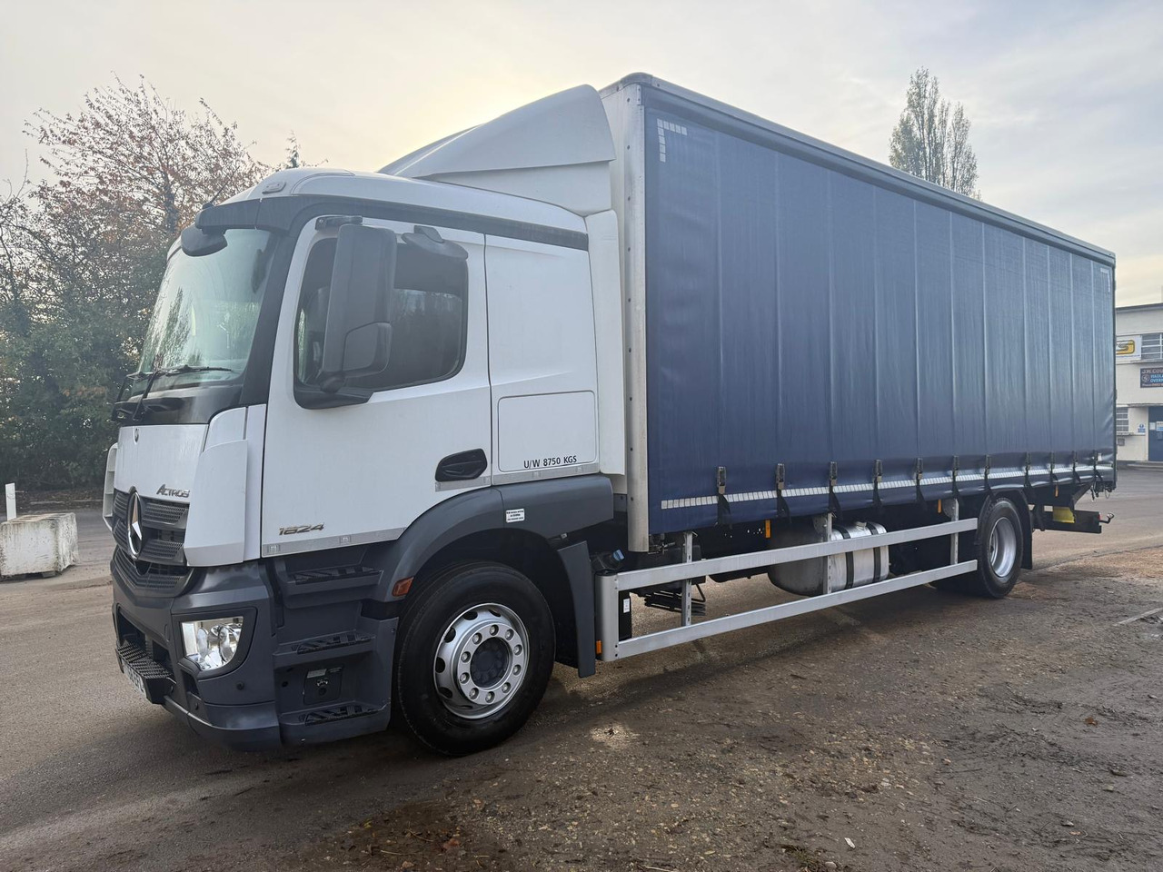 2018 Mercedes Actros 1824 Curtainside Truck - 侧帘卡车:图2 2018 Mercedes Actros 1824 Curtainside Truck - 侧帘卡车:图2